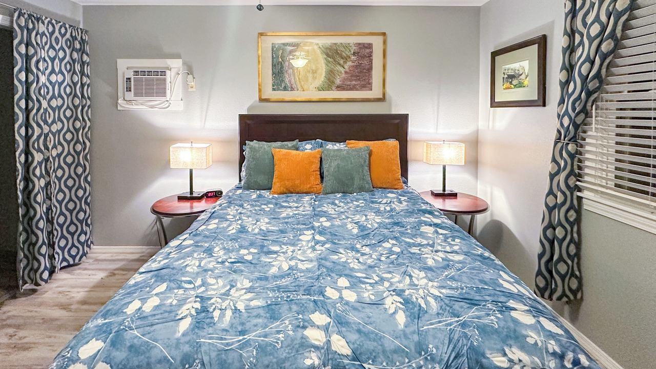 Photo of Bedroom in Eureka Springs Historic District