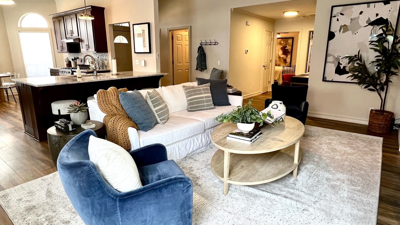 Photo of Livingroom in Jenks