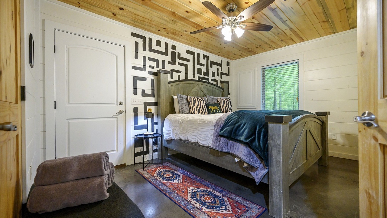 Photo of Bedroom in Hochatown