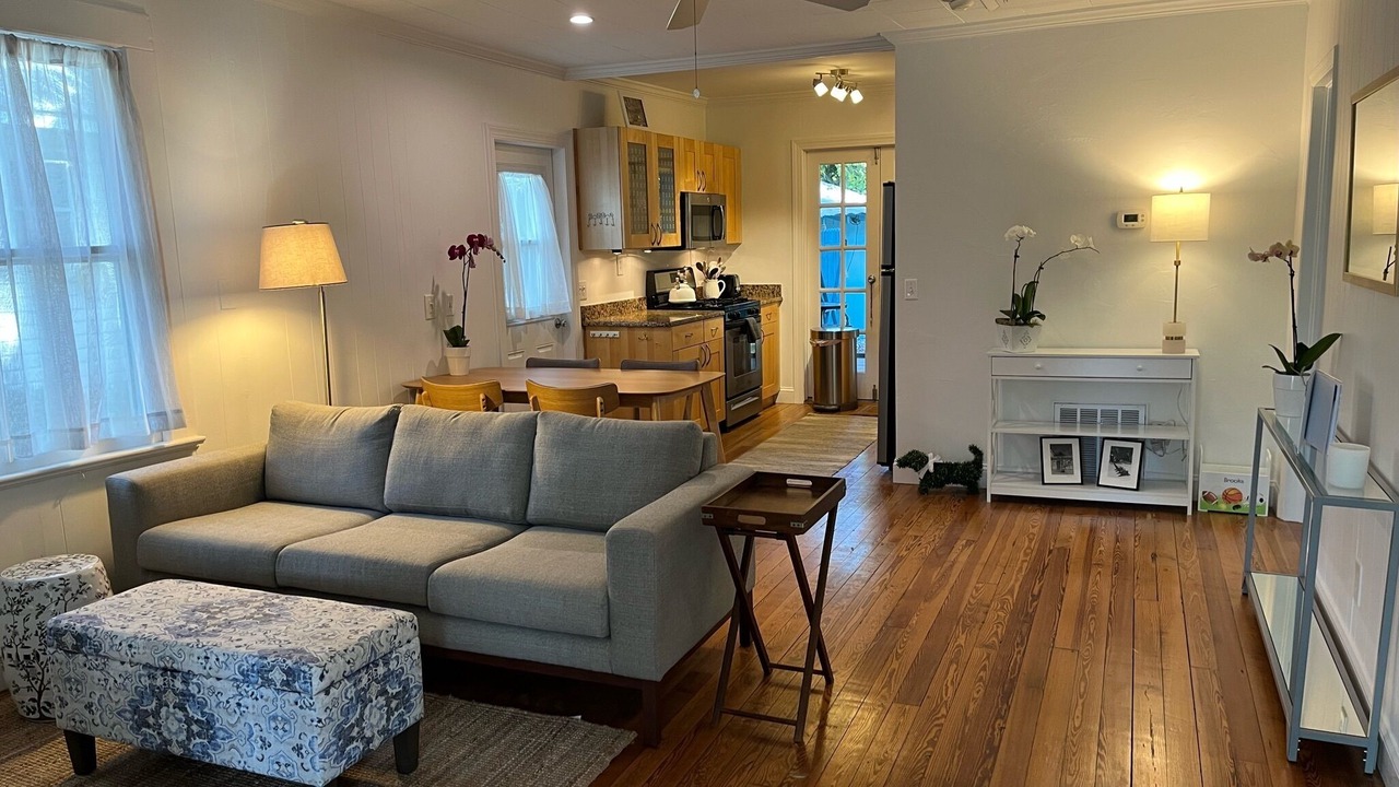 Photo of Livingroom in Laurel Park
