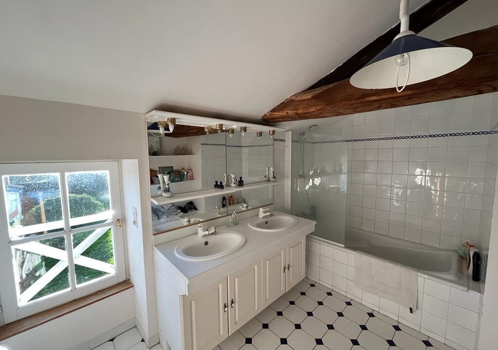 Photo of Bathroom in Saint-Georges-de-Pointindoux