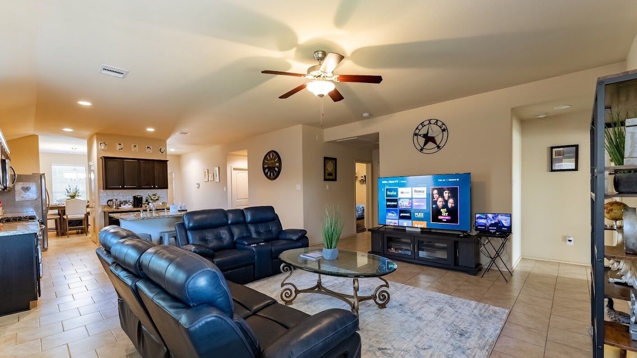 Photo of Livingroom in Spring