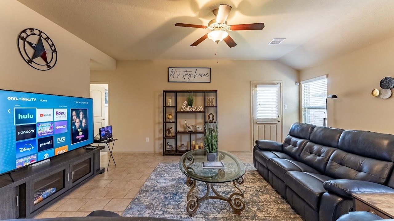Photo of Livingroom in Spring