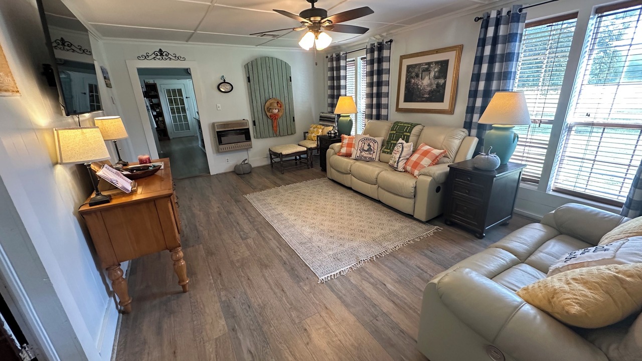 Photo of Livingroom in Mittie