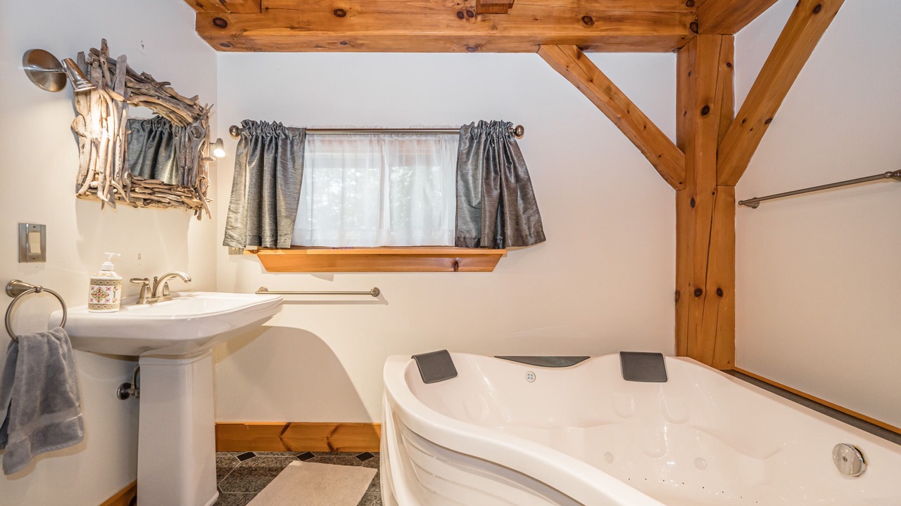Photo of Bathroom in Tobermory