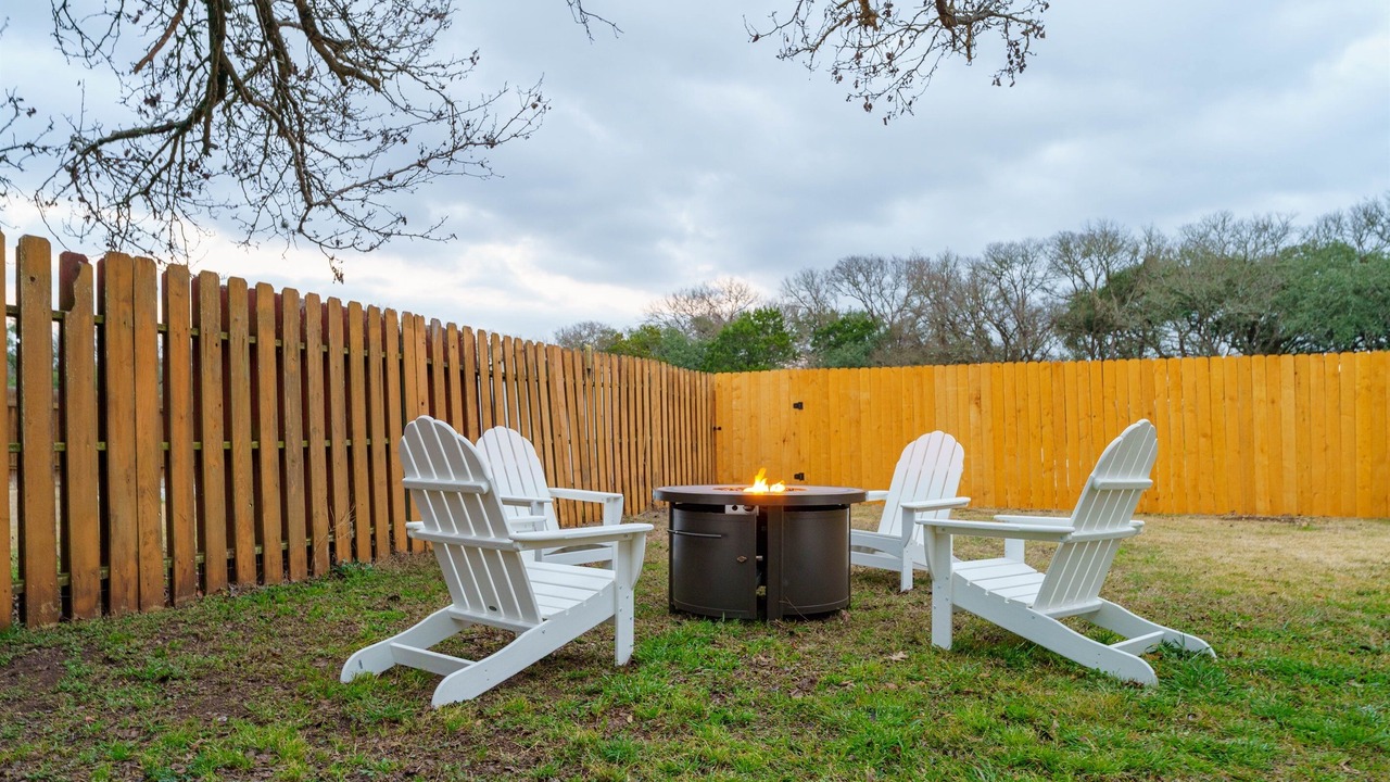 Photo of Outdoor in East Oak Hill