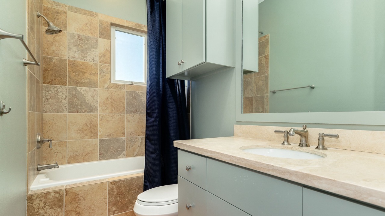 Photo of Bathroom in Pirates Beach West