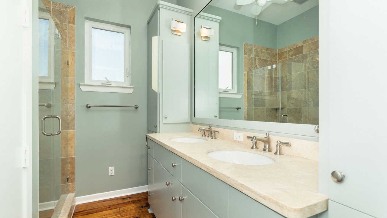 Photo of Bathroom in Pirates Beach West