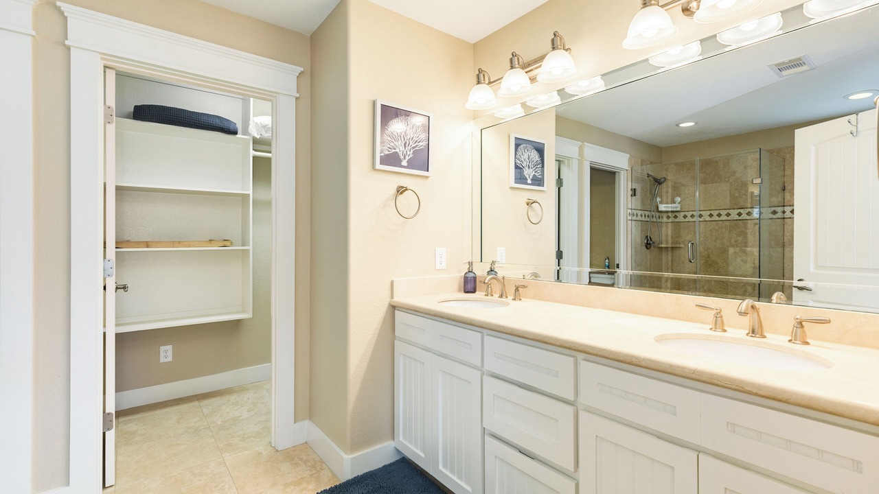 Photo of Bathroom in Beachside Village