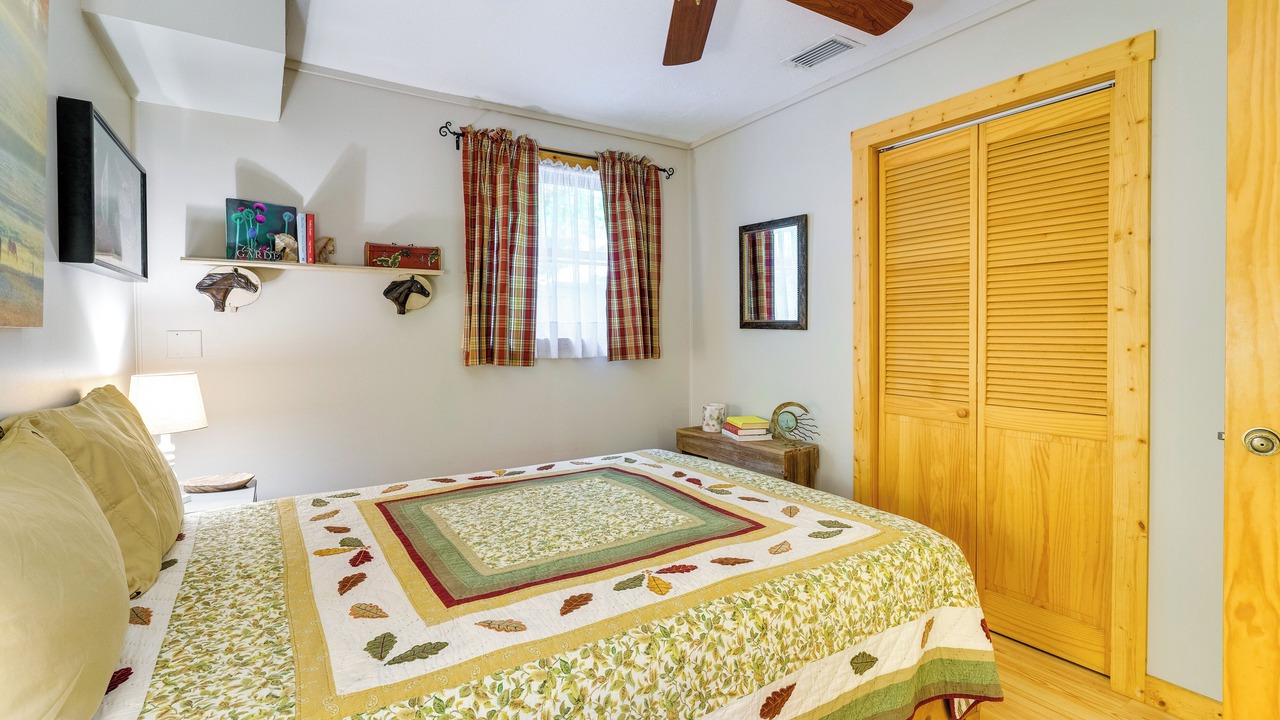Photo of Bedroom in Hayesville