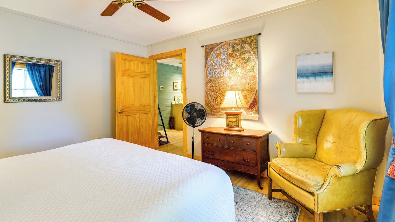 Photo of Bedroom in Hayesville