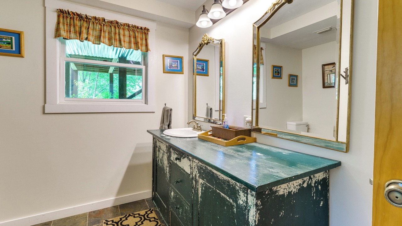 Photo of Bathroom in Hayesville