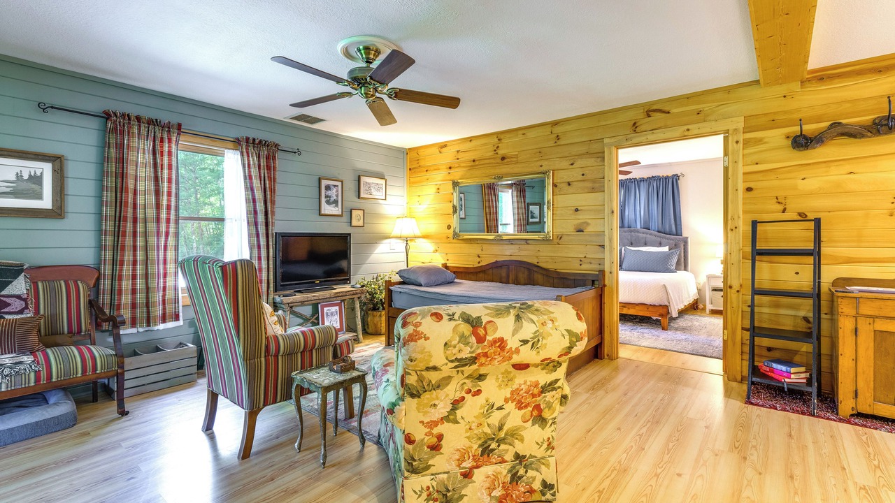 Photo of Bedroom in Hayesville