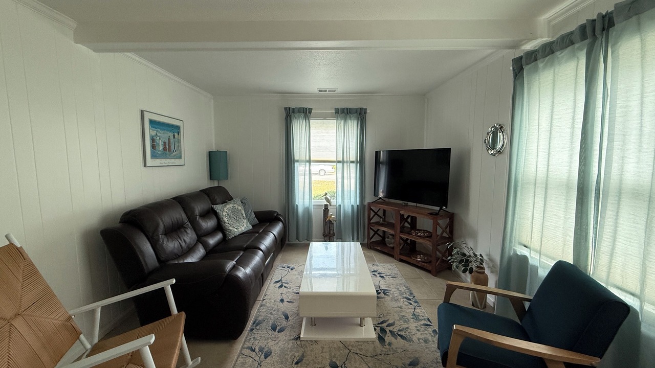Photo of Livingroom in Northeast Virginia Beach