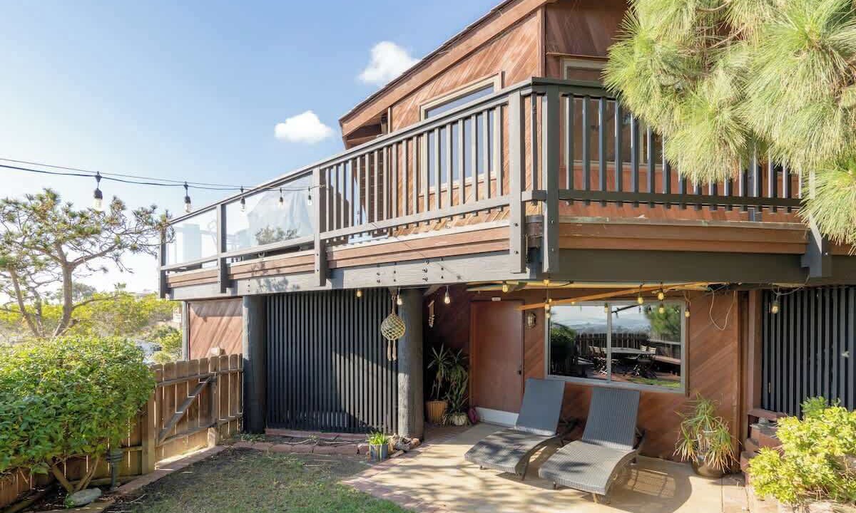 Photo of Patio Balcony in La Jolla Mesa