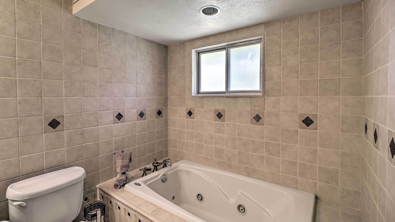 Photo of Bathroom in Lakeview