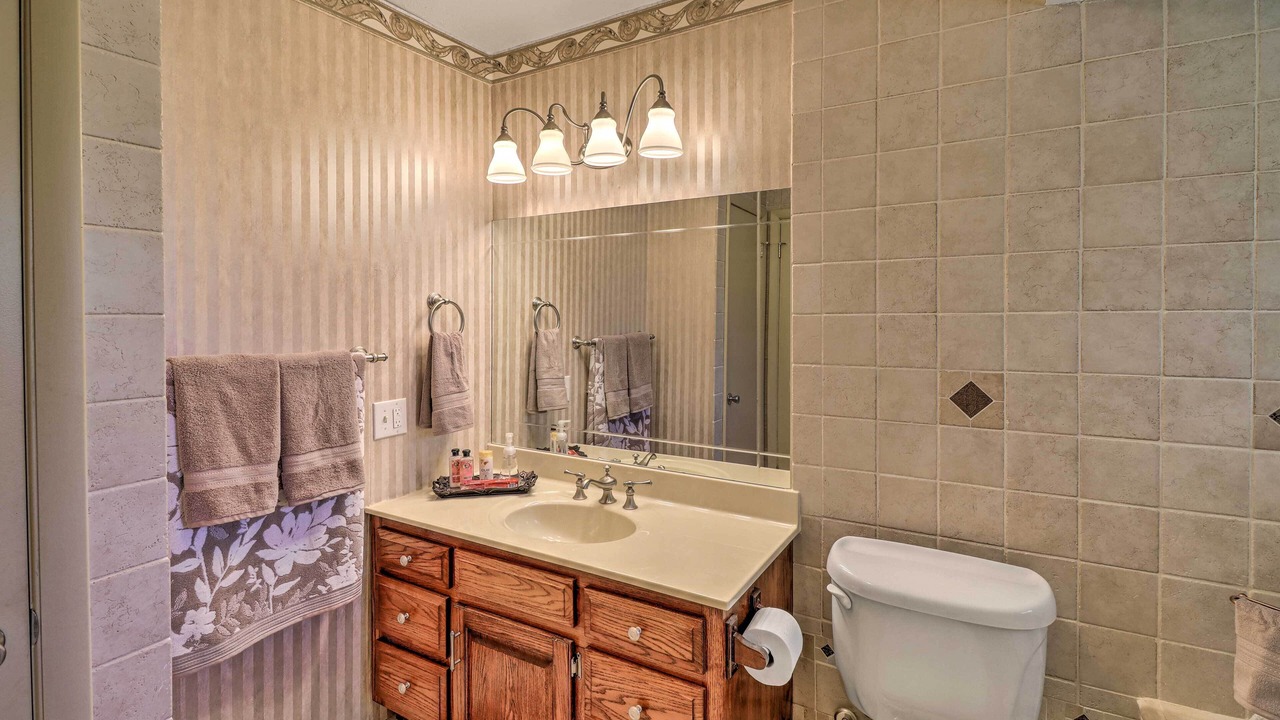 Photo of Bathroom in Lakeview