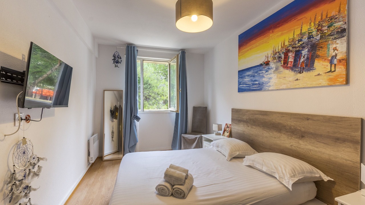Photo of Bedroom in Antigone