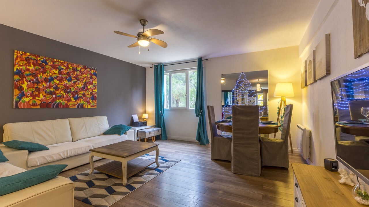 Photo of Livingroom in Antigone