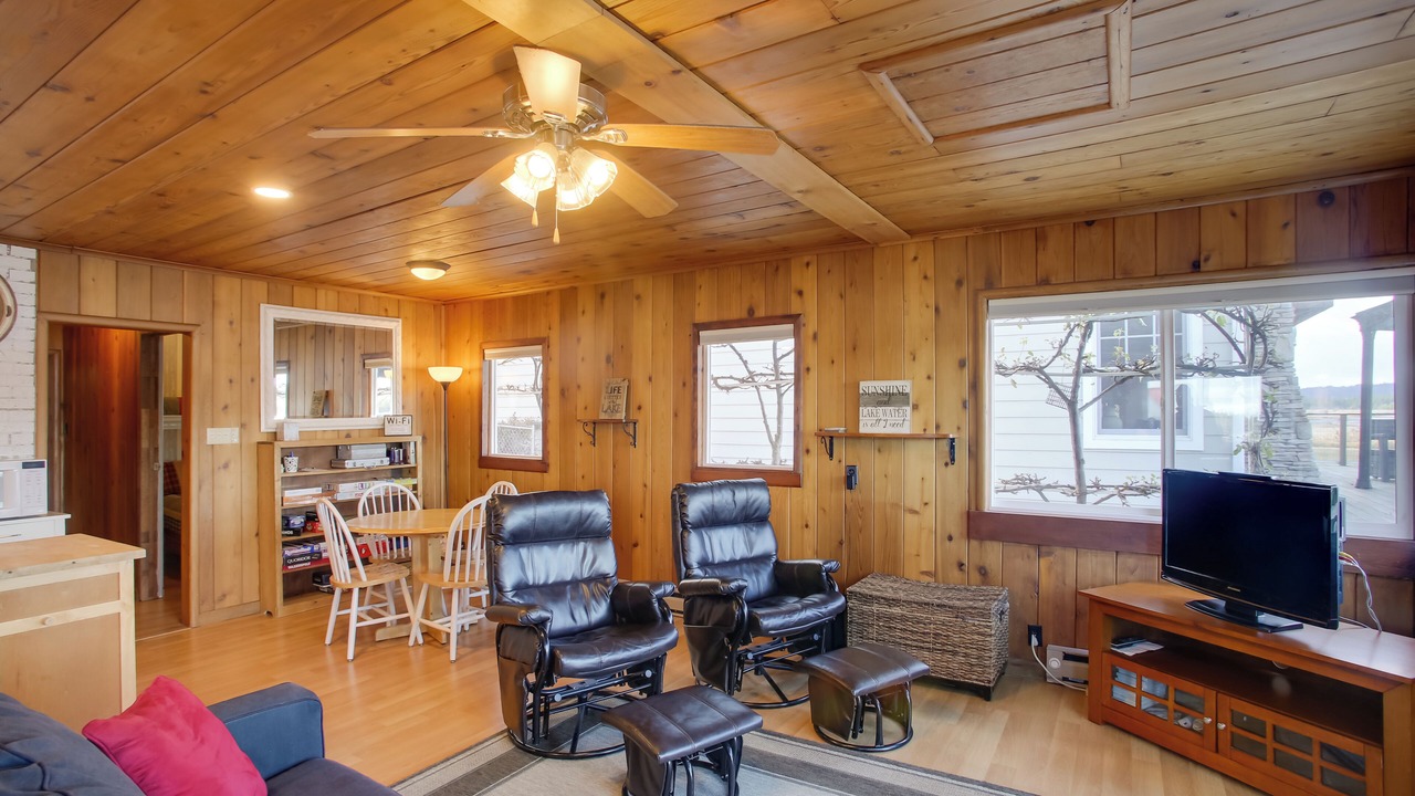 Photo of Livingroom in Diamond Lake