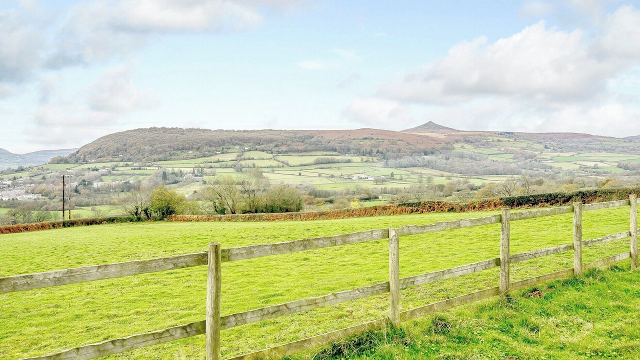 Photo of Outdoor in Llantilio Pertholey