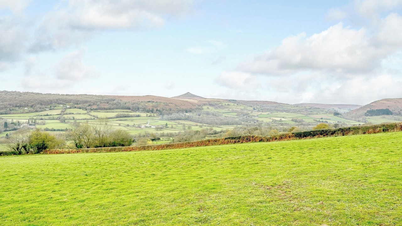 Photo of Outdoor in Llantilio Pertholey