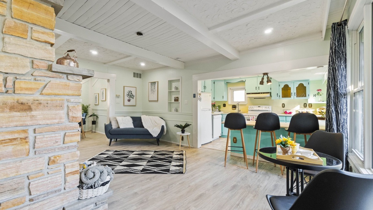 Photo of Livingroom in Ajax