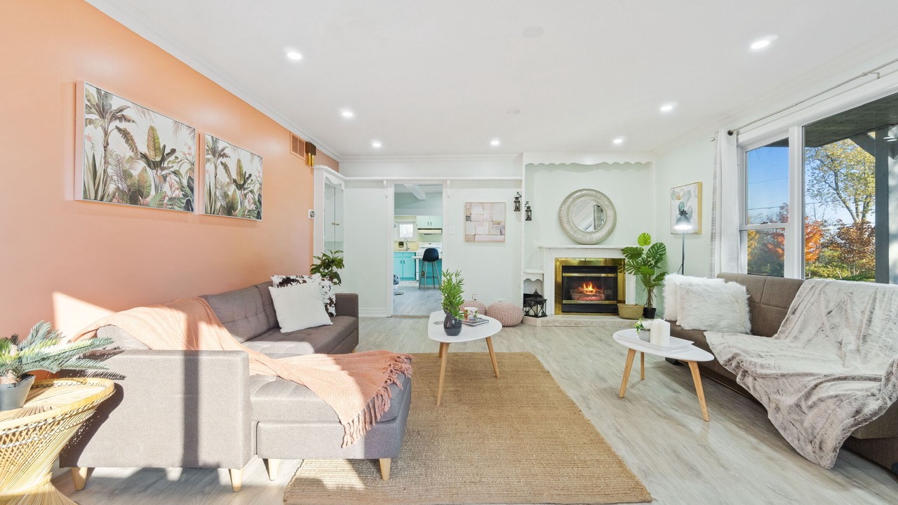 Photo of Livingroom in Ajax