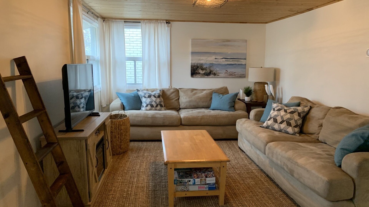 Photo of Livingroom in Wasaga Beach