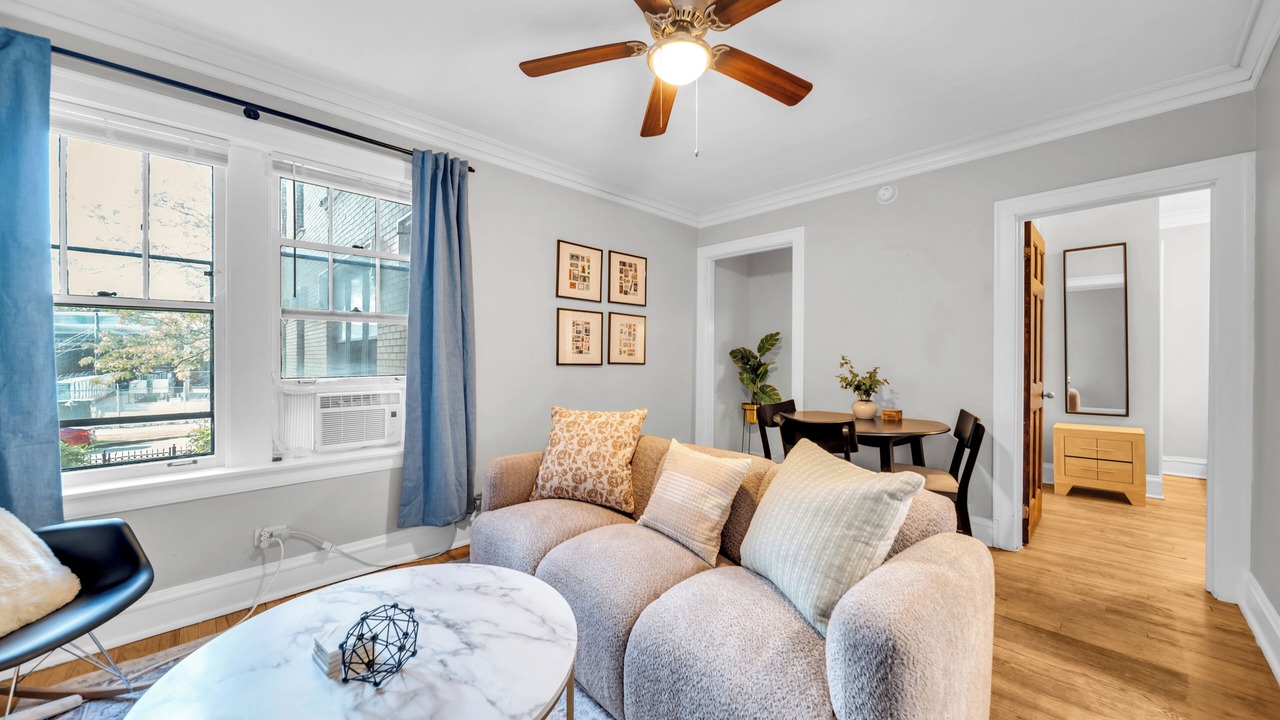 Photo of Livingroom in Ravenswood