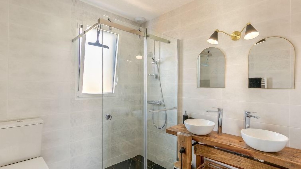 Photo of Bathroom in Plouneour-Trez