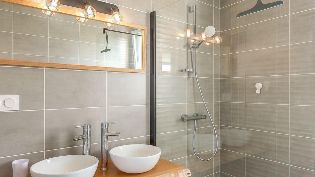 Photo of Bathroom in Plouneour-Trez