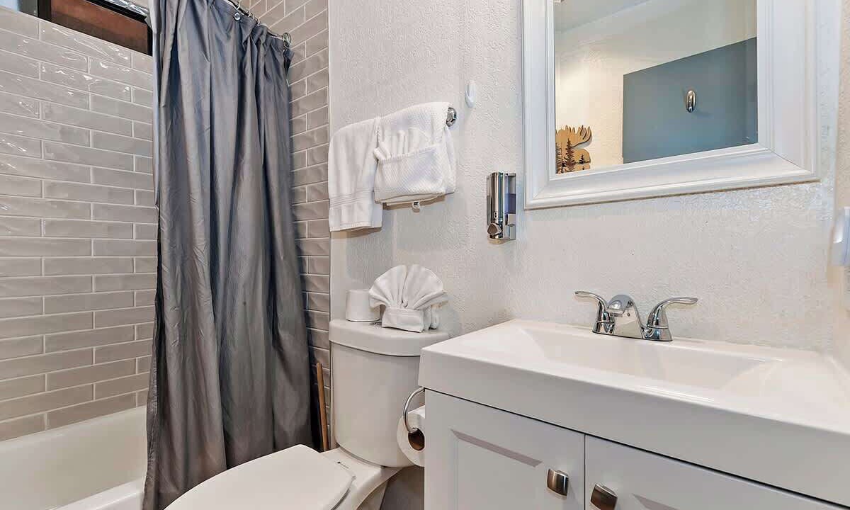 Photo of Bathroom in Summit Estates