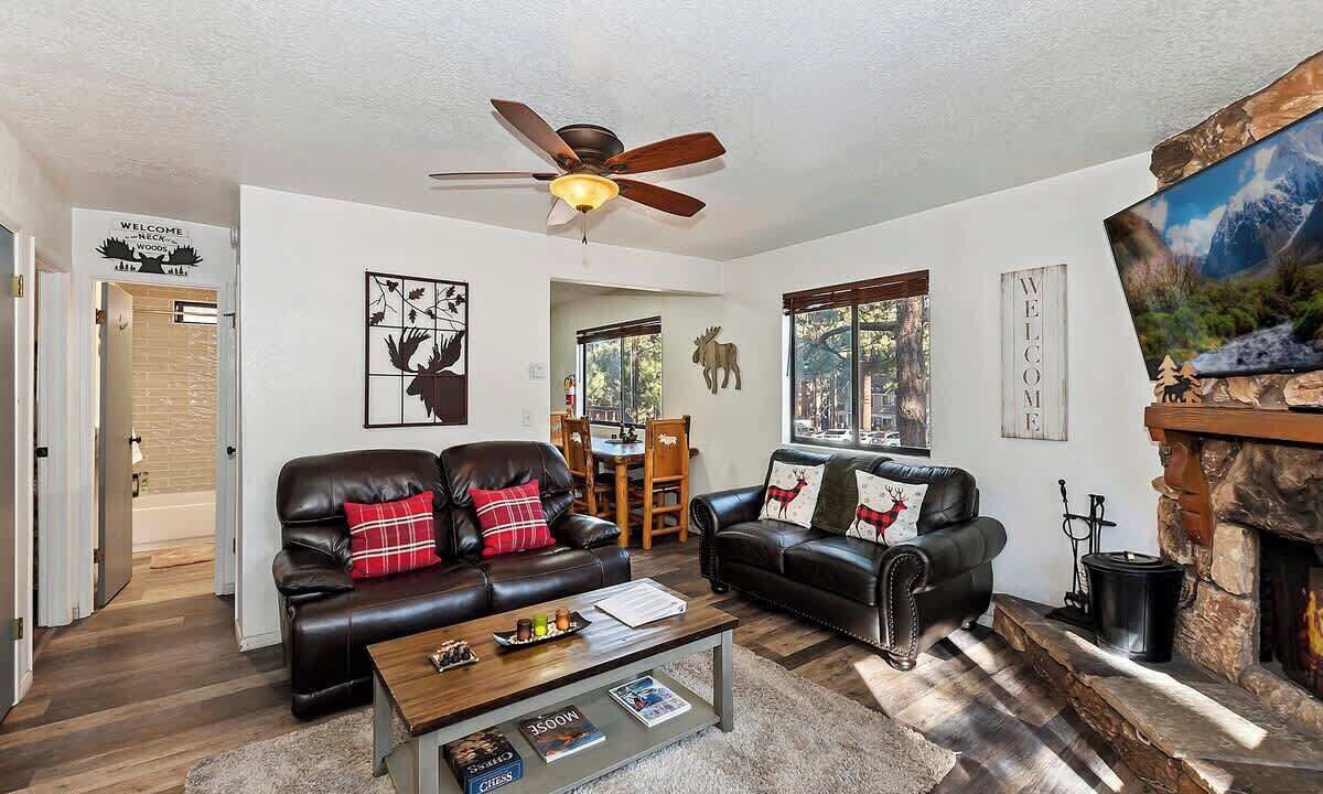 Photo of Livingroom in Summit Estates