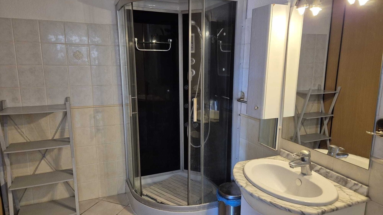 Photo of Bathroom in Port-Vendres