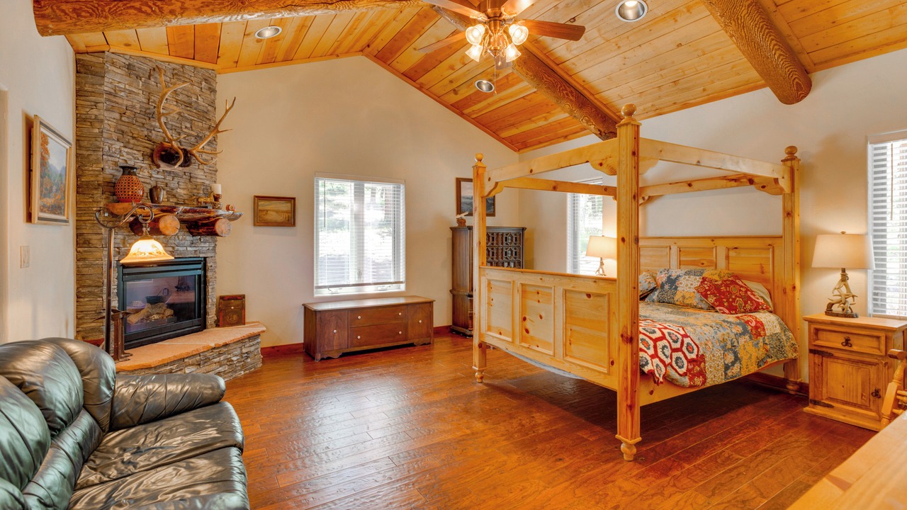 Photo of Livingroom in Angel Fire