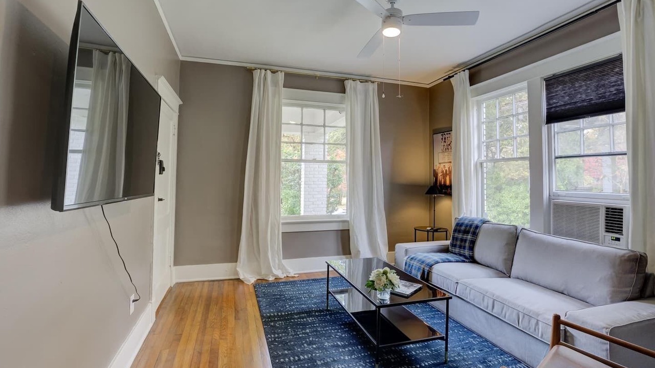 Photo of Livingroom in Midtown