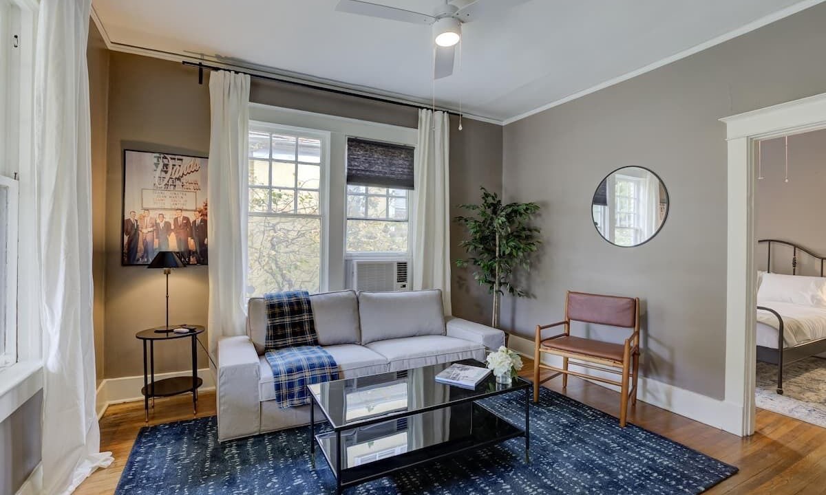 Photo of Livingroom in Midtown