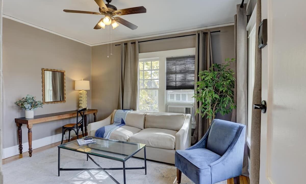 Photo of Livingroom in Midtown