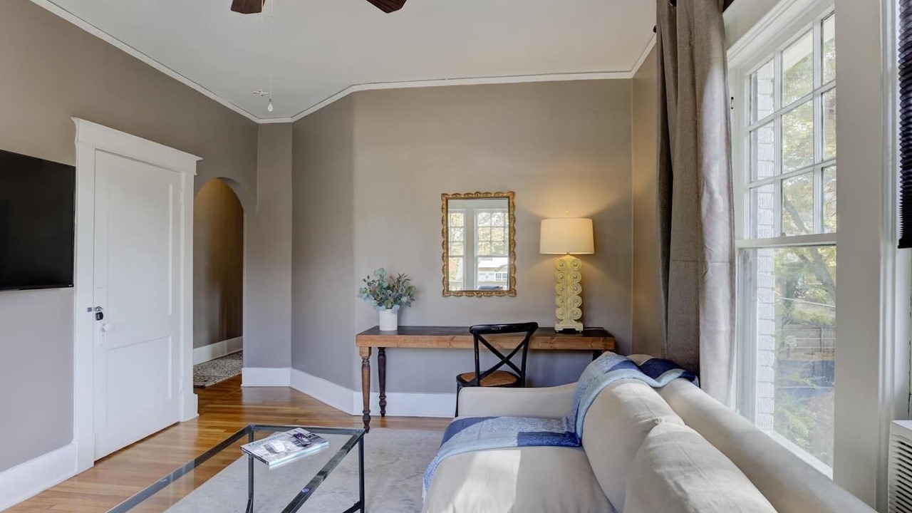 Photo of Livingroom in Midtown