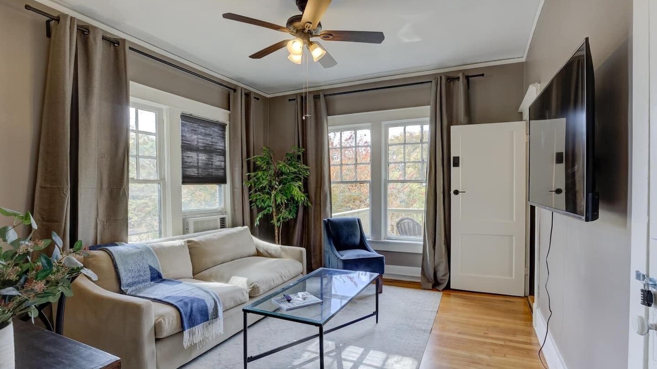 Photo of Livingroom in Midtown