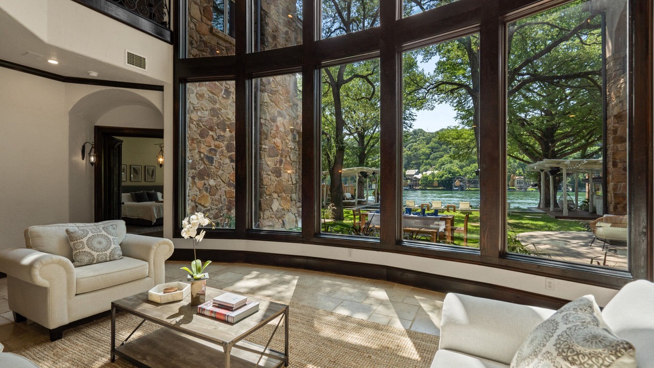Photo of Livingroom in Manana West