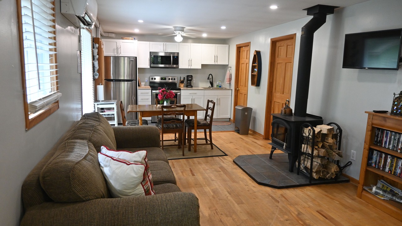 Photo of Livingroom in Lake of Bays