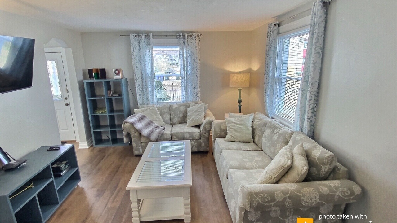 Photo of Livingroom in North Camellia Acres