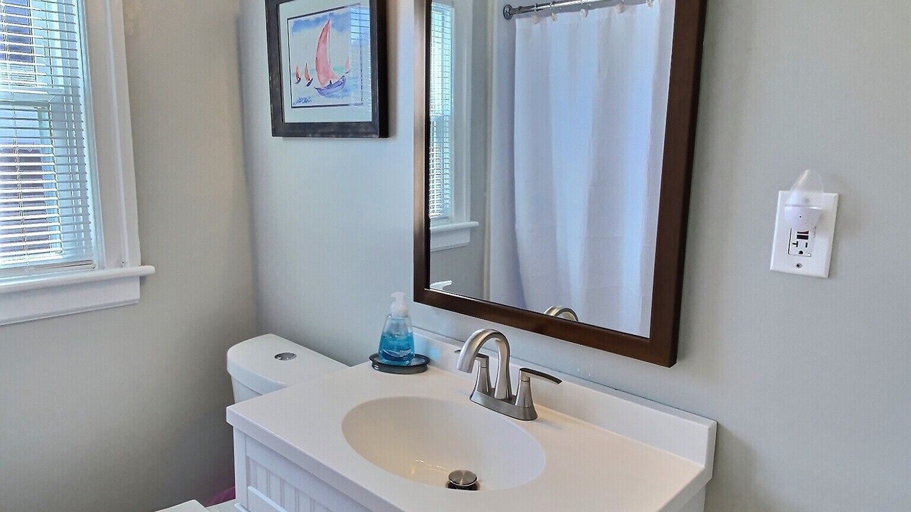 Photo of Bathroom in North Camellia Acres