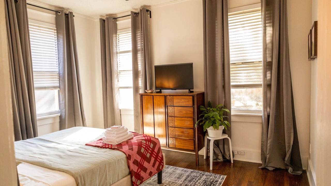 Photo of Bedroom in Central Gardens