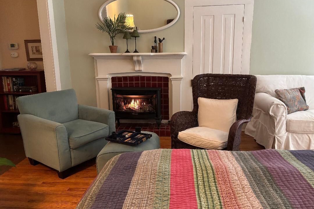 Photo of Livingroom in East of Broadway