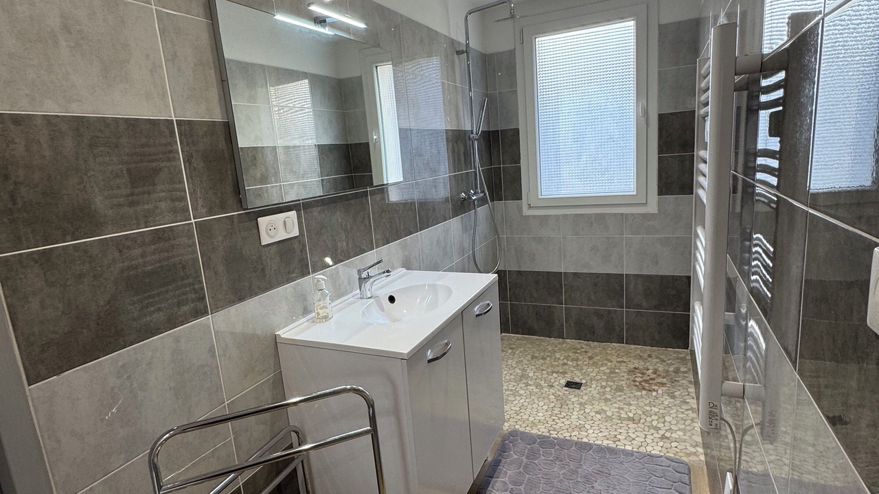 Photo of Bathroom in Saint-Sernin