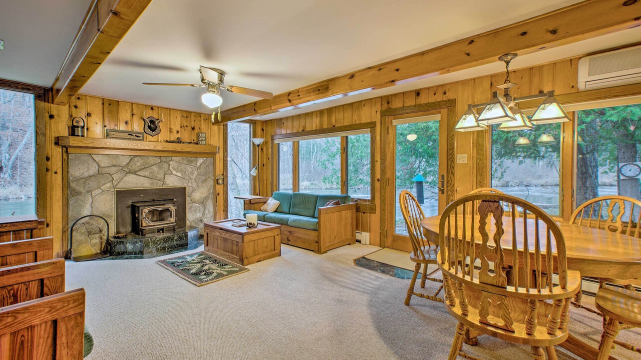 Photo of Livingroom in Manton