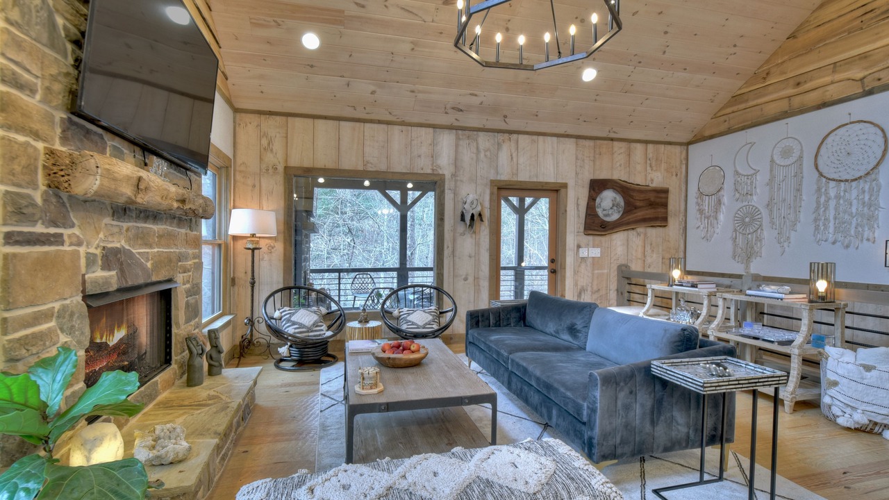 Photo of Livingroom in Foxfire Estates